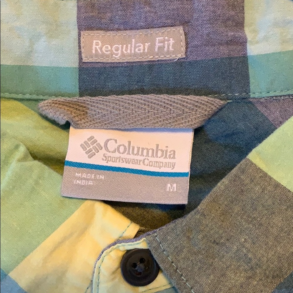 Button down - Picture 3 of 3